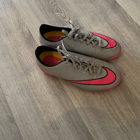 Soccer shoes for indoor turf and outdoor fields. In good shape, barely worn. - Picture 2 of 2